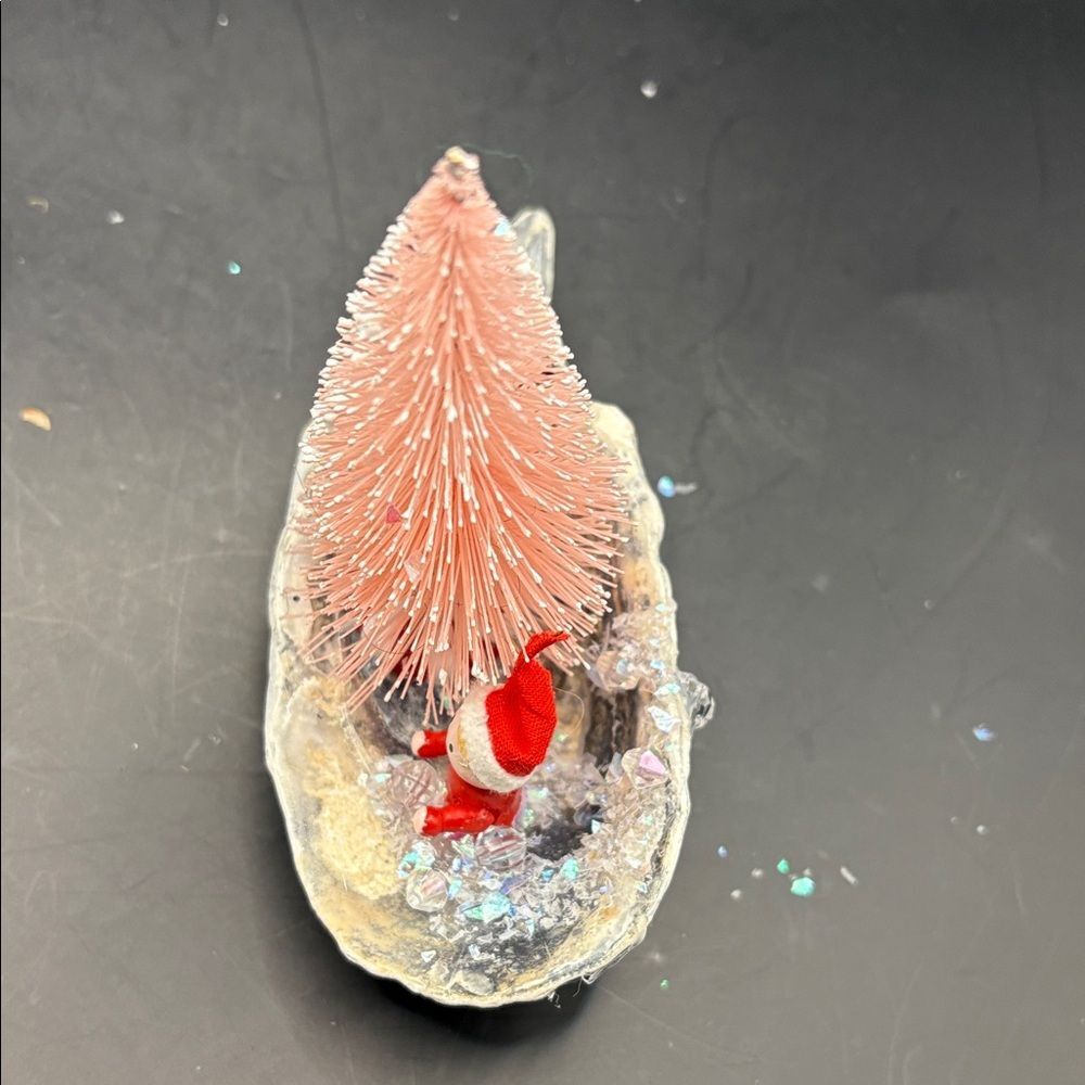 Pink Holiday Tree Shell Vignette - Picture 5 of 5